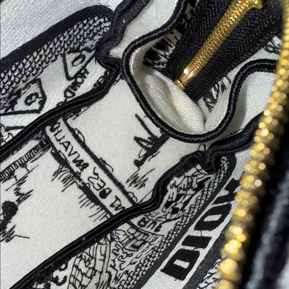 Black and White cosmetic Pouch - Picture 12 of 13
